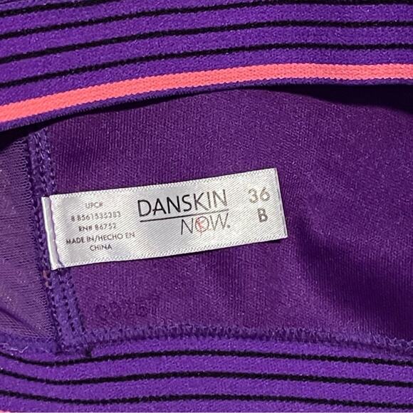 Danskin Now extra support padded zipper front crisscross sports bra. Size 36B - Picture 3 of 3
